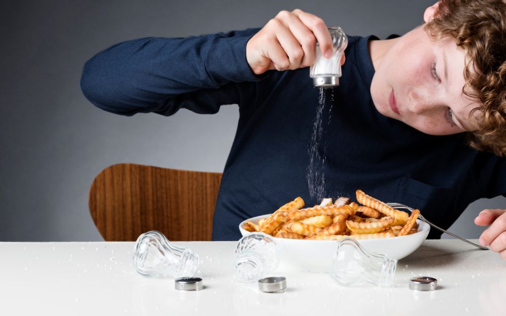 mangiare tanto sale fa male